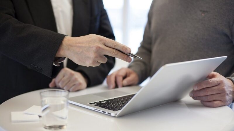 Comment intégrer un assistant IA dans votre routine de travail &nbsp;?